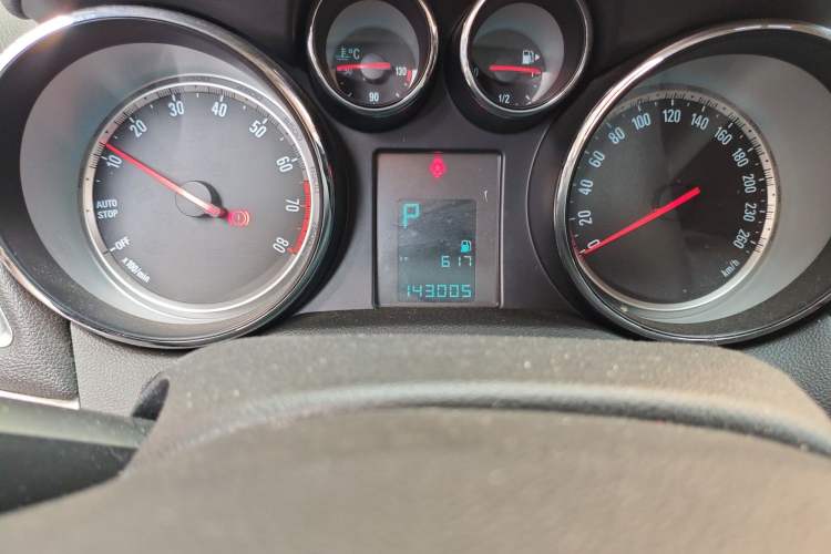 Used Buick Encore 2015 1.4T Automatic Two-Wheel Drive Urban Elite Version
