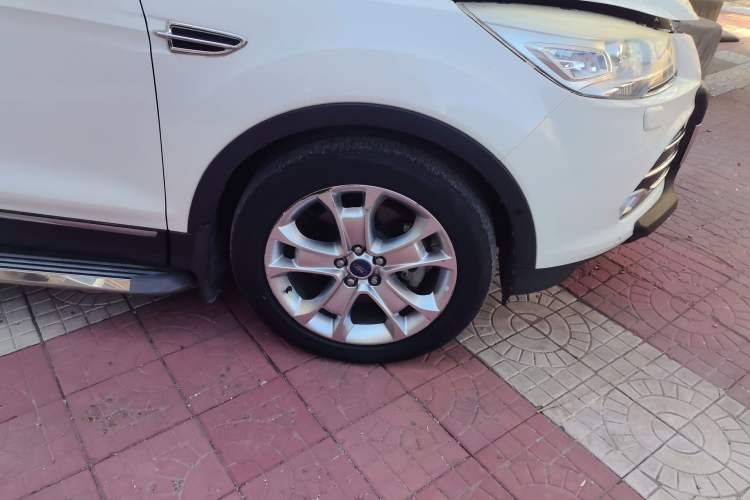 Used Ford Kuga 2013 2.0L GTDi Four-Wheel-Drive Sport Model Right Front Wheel Hub