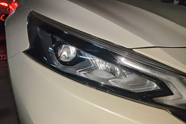 Used Nissan Teana 2020 2.0L XL Upper SmartDrive Version Right Front Headlight