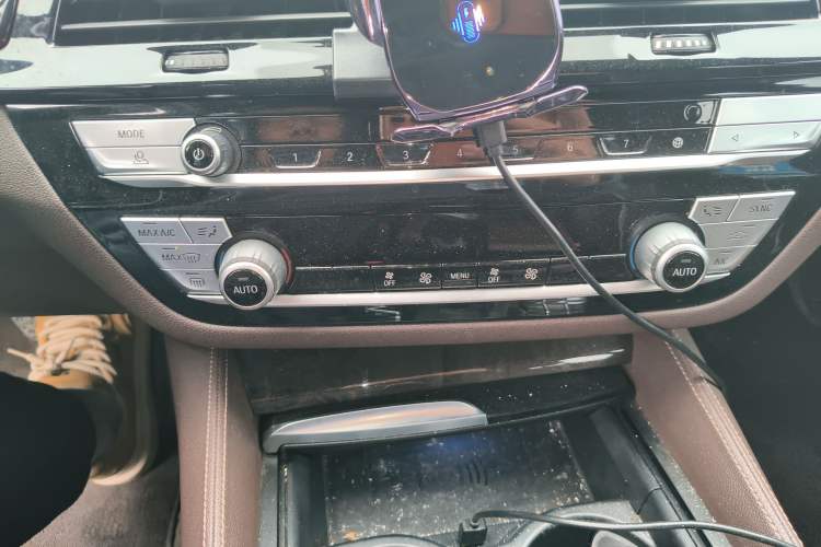 Used BMW 5 Series 2021 525Li M Sport Package Audio And AC Panel