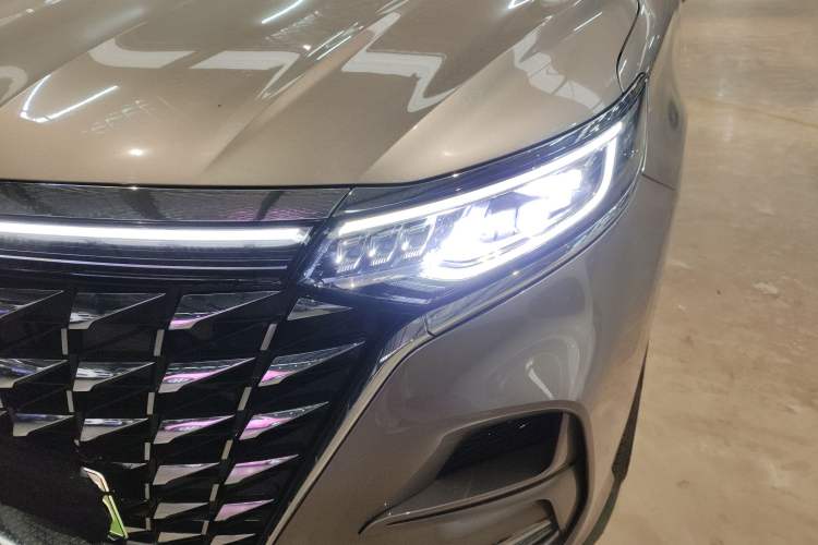 Used Roewe iMAX8 New Energy 2025 1.5T DMH Lu Zun Deluxe Edition
