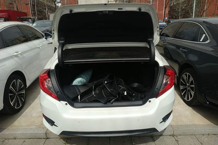 Used Honda Civic 2016 220TURBO CVT Luxury Edition Trunk