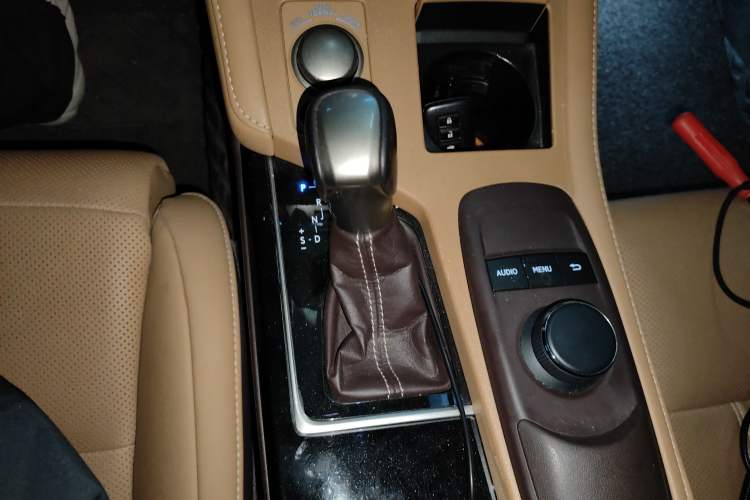 Used Lexus ES 2015 300h Comfort Edition