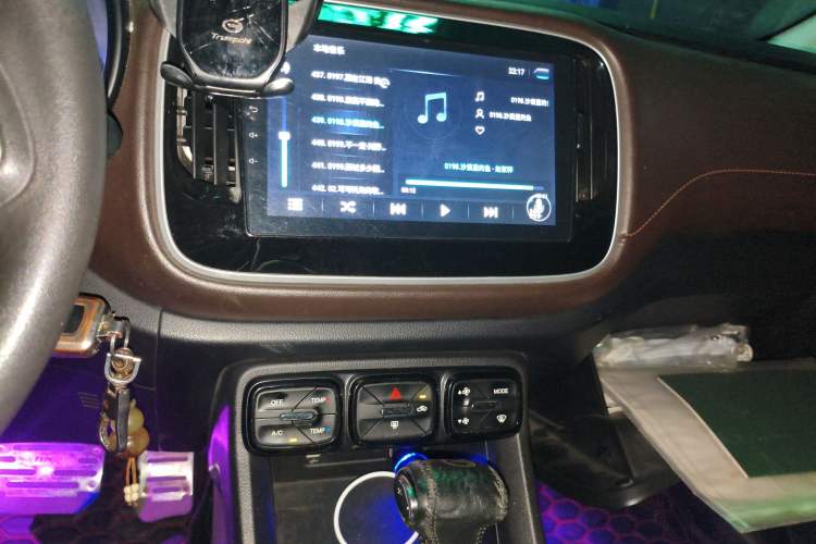 Used GAC Trumpchi GS3 2017 150N Automatic Elite Edition Audio And AC Panel