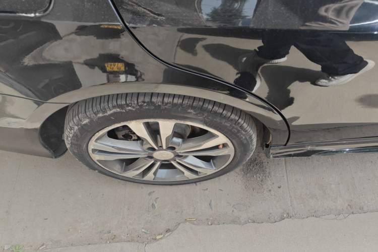 Used Mercedes-Benz E-Class 2015 Facelift E 200 L Sport Edition Exterior 5