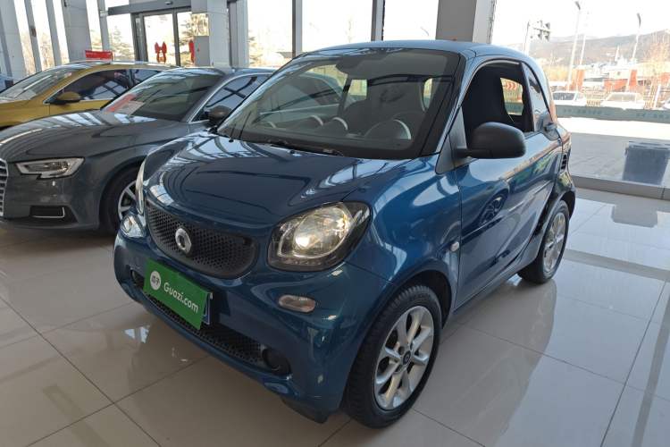 Used smart fortwo 2015 1.0L 52 kW hardtop Dynamic version

