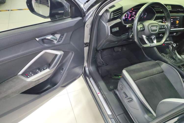 Used Audi Q3 2019 35 TFSI Fashion Dynamic Model