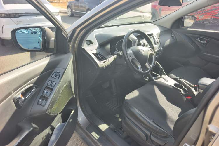 Used Hyundai ix35 2013 2.0L Automatic Two-Wheel Drive Smart GLS China IV Standard