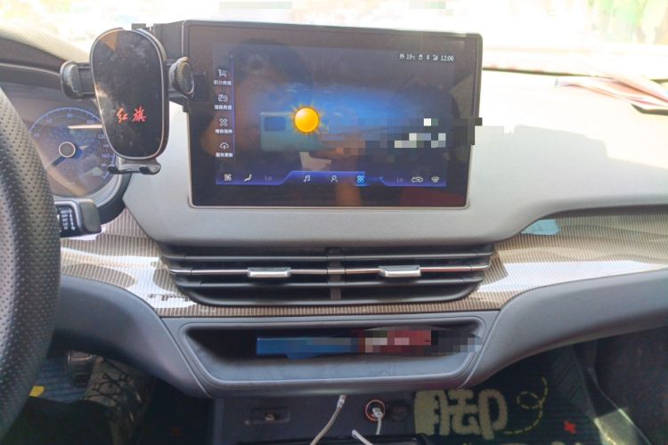 Used Hongqi E-QM5 2022 431 km Charge & Enjoy Edition Audio And AC Panel