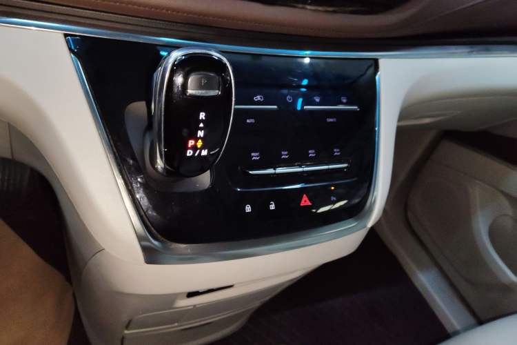 Used Buick GL8 2023 Land Executive Class Comfort Model
