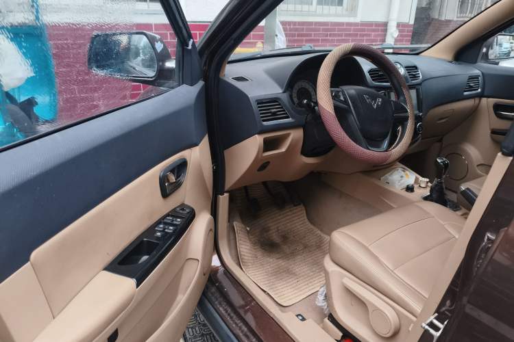 Used Wuling Hongguang 2014 1.5L S Comfort Model
