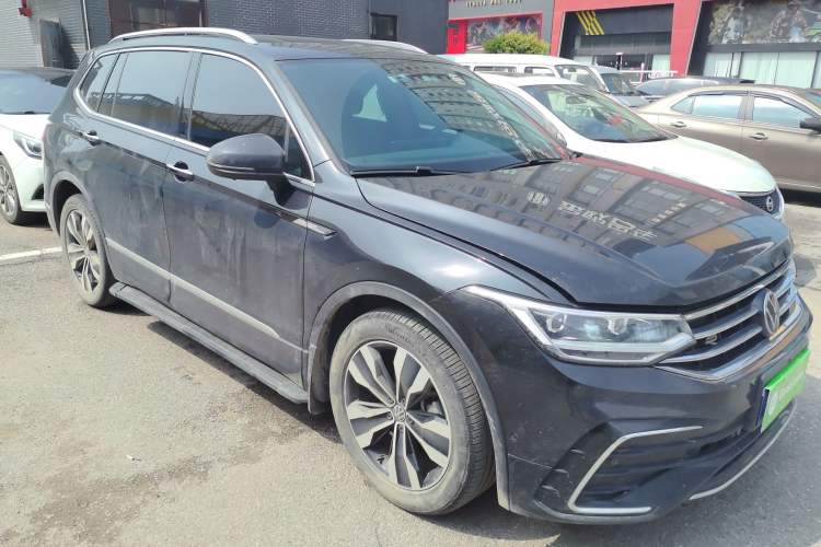 Used Volkswagen Tiguan L 2024 330TSI Automatic Two-Wheel Drive R-Line Enhanced Edition Front Right 45 Deg