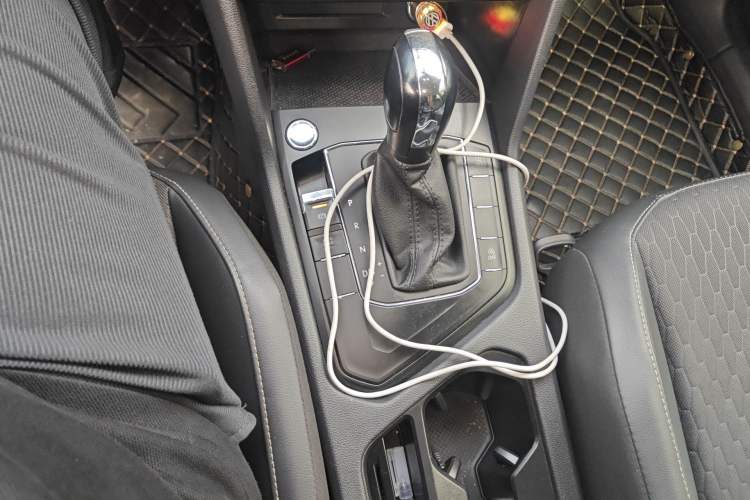 Used Volkswagen Tiguan L 2020 330TSI Automatic Two-Wheel Drive Luxury Edition China VI Standard Gear Lever