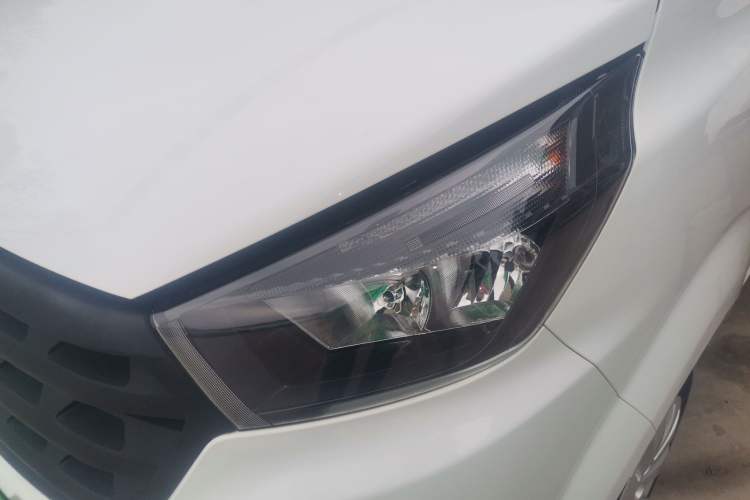 Used Jinbei Gold Hiace M Classic 2022 1.5L Engineering Lion Passenger Van 7 Seats Left Front Headlight