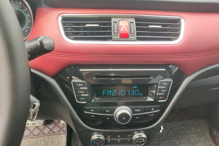 Used Haval H1 2015 1.5L AMT Urban Model
