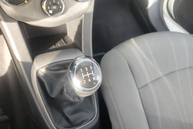 Used Chevrolet Aveo Sonic 2014 Sedan 1.4 SL MT Comfort Edition