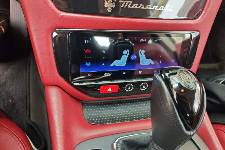 Used Maserati GranTurismo 2007 4.2L Standard Edition Audio And AC Panel