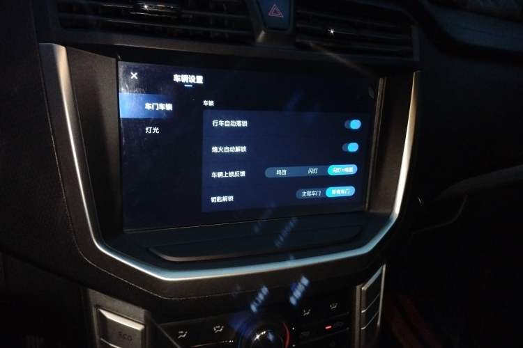 Used SAIC MAXUS T70 2021 2.0T Facelift Diesel Manual Two-Wheel Drive Entry-Level Version with Long Bed and High Ground Clearance
