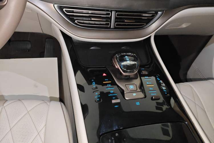 Used Denza D9 2022 DM-i 970 Four-Wheel Drive Flagship Model