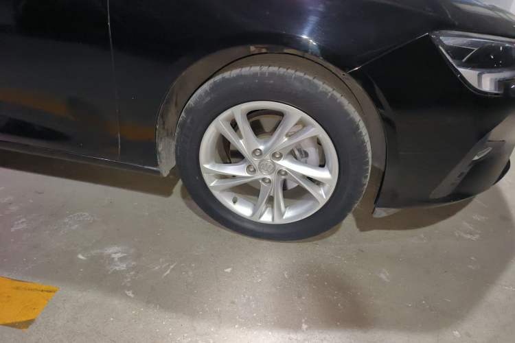 Used Buick Regal 2020 552T Elite Edition Right Front Wheel Hub
