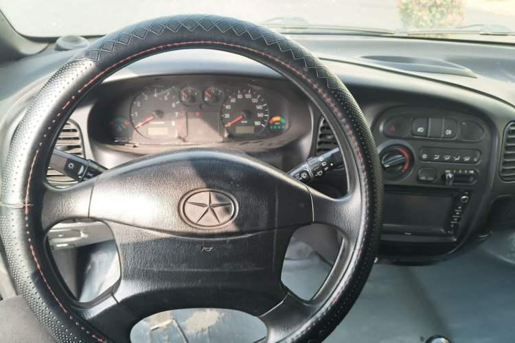 Used JAC Group Refine 2015 2.0L Shuttle Gasoline Long-Wheelbase Standard Version HFC4GA3-3D
