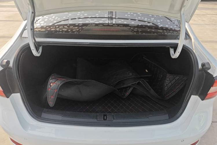 Used Roewe i5 2019 1.5L Manual 4G Connectable Langhao Edition