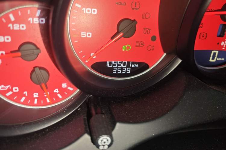 Used Porsche Cayenne 2015 Cayenne 3.0T Odometer Close Up