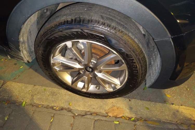 Used Hyundai Santa Fe 2013 Revised Version 2.4L Automatic All-Wheel Drive Luxury Trim