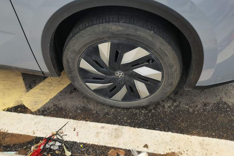 Used Venucia V DD-i 2023 60km iD Version Right Front Wheel Hub