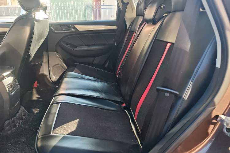 Used Roewe RX5 2016 20T Two-Wheel Drive Automatic Internet Smart Edition
