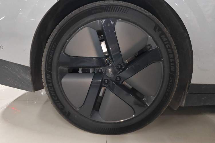 Used Li Auto i6 2025 Model Two-Wheel-Drive Standard Type
