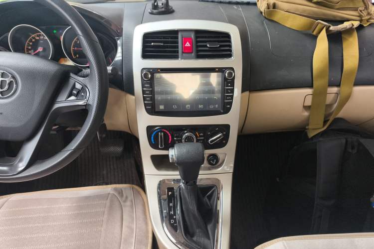 Used Brilliance H330 2013 1.5L Automatic Comfort Edition Audio And AC Panel