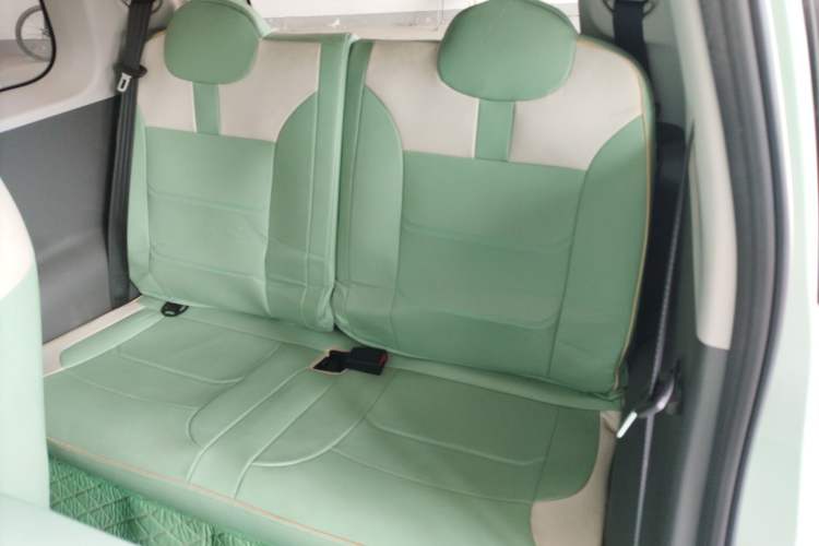 Used CHANGAN NEVO Lumin 2022 155 km – Refreshingly Sweet Edition Left Rear Seat