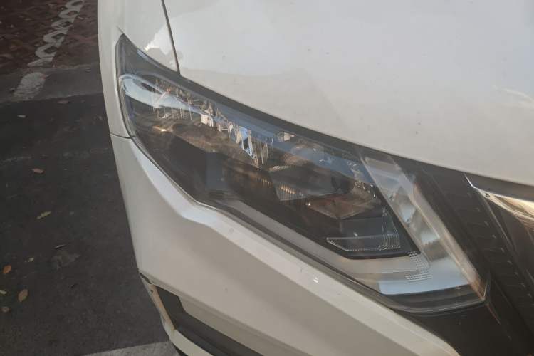 Used Nissan X-Trail 2017 2.5L CVT Leading Edition 4WD Right Front Headlight