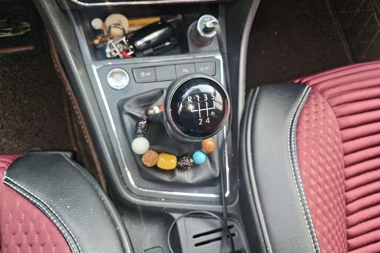 Used Volkswagen Lavida 2017 1.6L Manual Comfort Edition Gear Lever