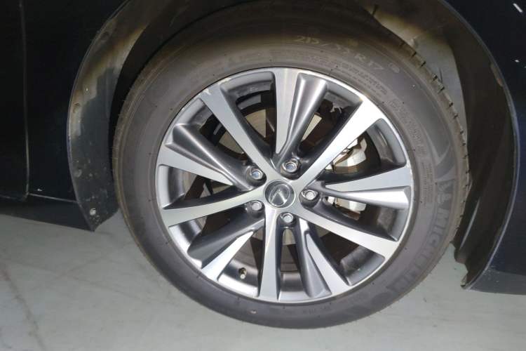 Used Lexus ES 2020 300h Premier Edition Right Front Wheel Hub