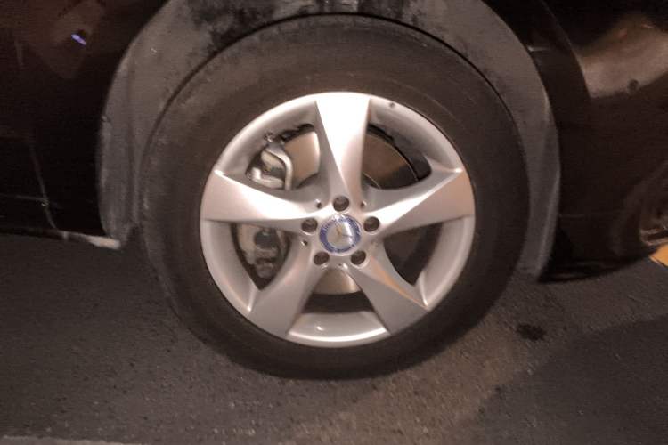 Used Mercedes-Benz Vito 2016 2.0T Business Edition Right Front Wheel Hub