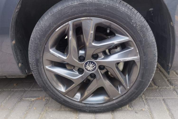 Used BYD Qin New Energy 2019 High-Range Deluxe Model Right Front Wheel Hub