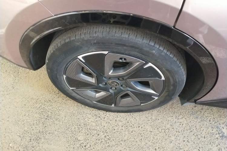 Used Toyota bZ3 2023 616 km Long-Range Premium Right Rear Wheel Hub