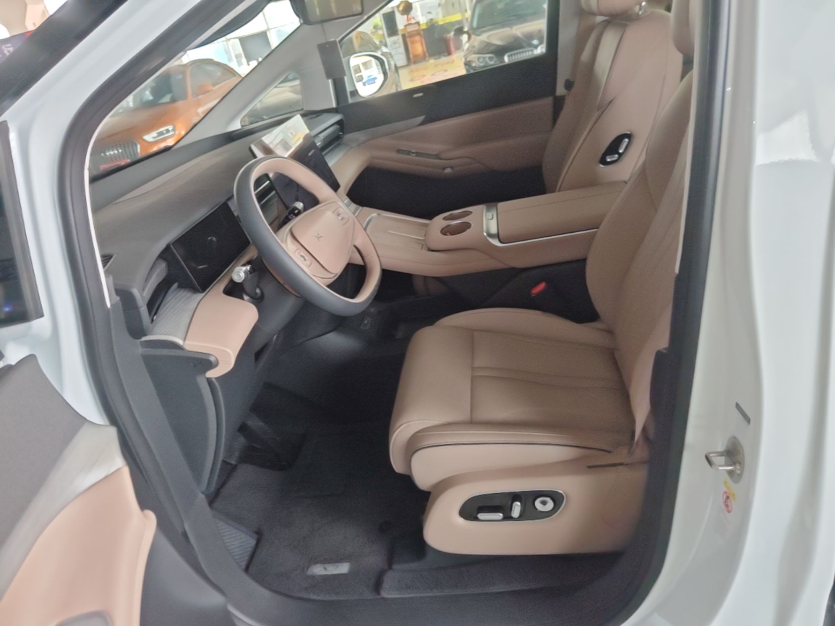 Переднее сиденье в автомобиле