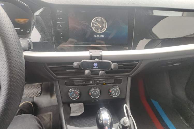 Used Volkswagen Lavida 2022 1.5L Automatic Comfort Edition Audio And AC Panel