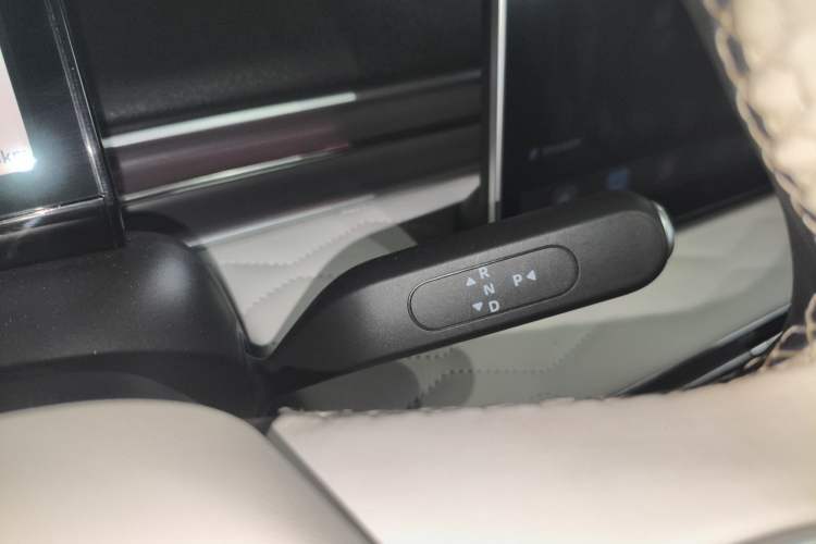 Used Dongfeng NAMMI 01 2024 New Edition 430 Max Smart+ Gear Lever