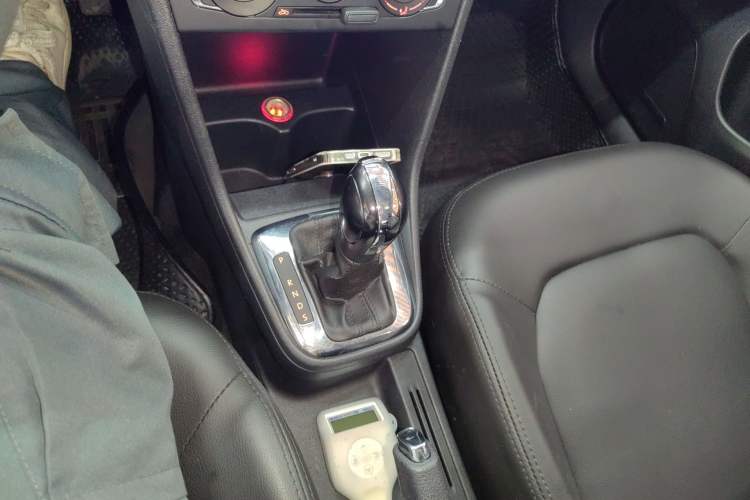 Used Volkswagen Jetta 2015 1.6L Automatic Comfort Model Gear Lever