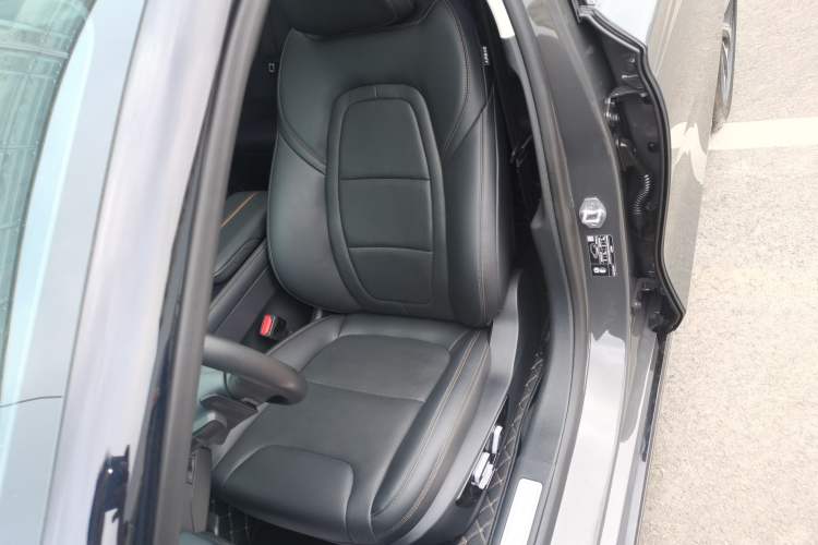 Used Lincoln Z 2022 iXiang Luxury Edition Left Front Seat