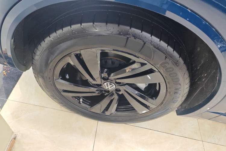 Used Volkswagen Touareg 2021 3.0 TSI Luxury Edition Black Diamond Sport Package Exterior 4