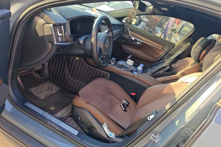 Used Volvo V90 2023 Cross Country B5 AWD Smart Range Edition
