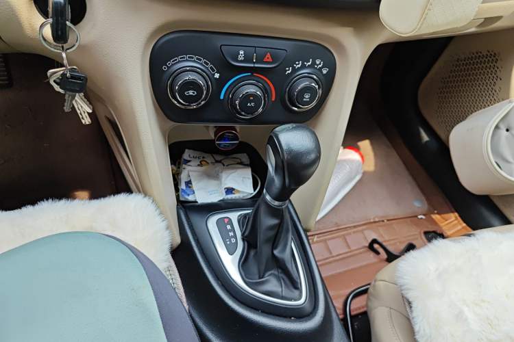 Used Fiat Viaggio 2012 1.4T Automatic Enjoyment Edition Gear Lever