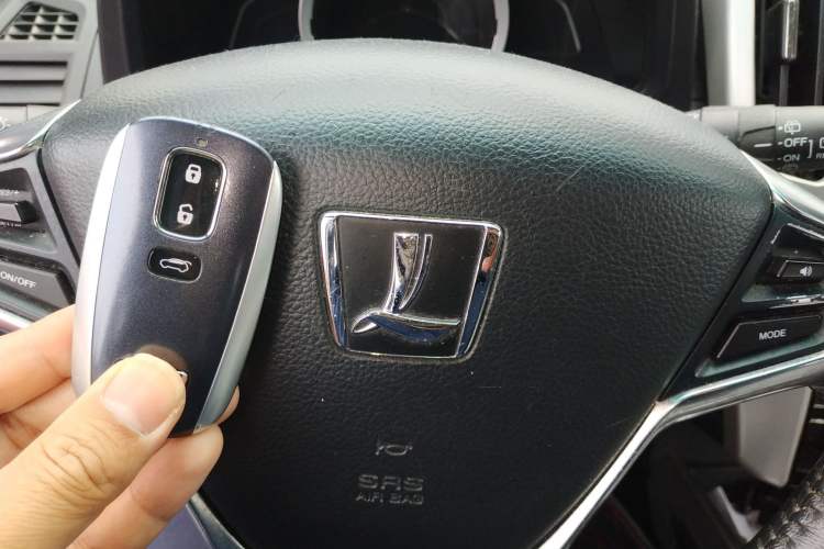 Used Luxgen U6 SUV 2014 1.8T ZhiZun Model
