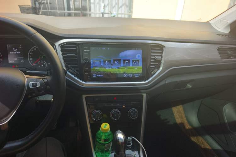 Used Volkswagen T-ROC 2018 280TSI DSG Two-Wheel Drive Advanced Version China V Emission Standard Audio And AC Panel