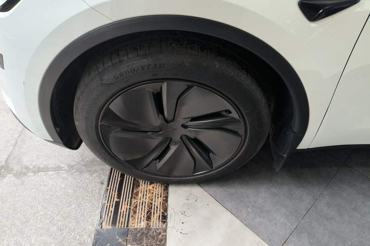 Used Tesla Model Y 2025 Rear-Wheel-Drive Version
